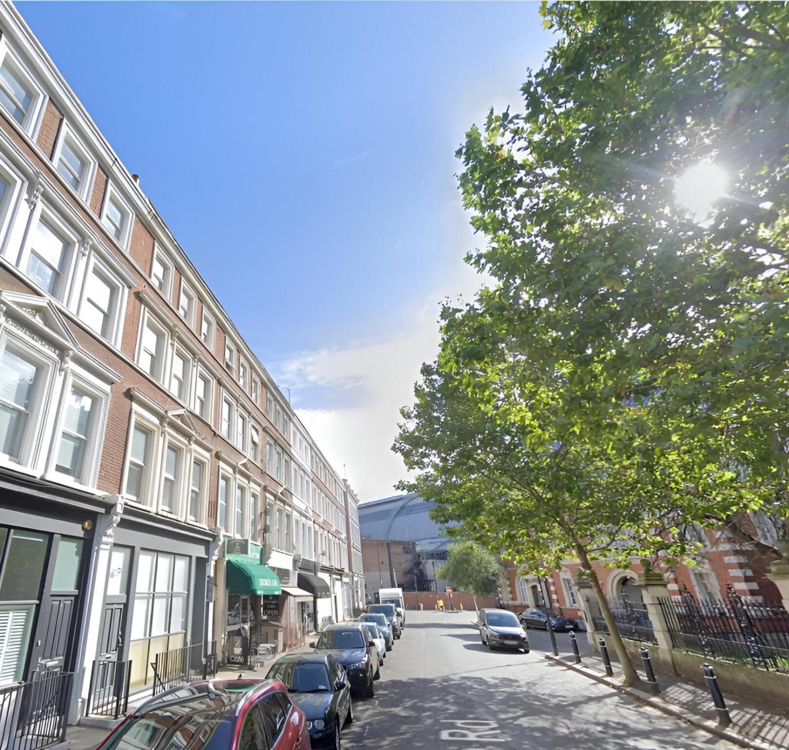 Bright And Airy One Bedroom Condo, Olympia, Kensington London Exterior photo
