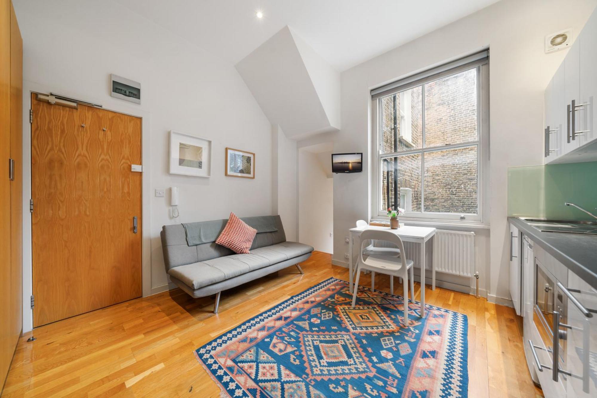 Bright And Airy One Bedroom Condo, Olympia, Kensington London Exterior photo